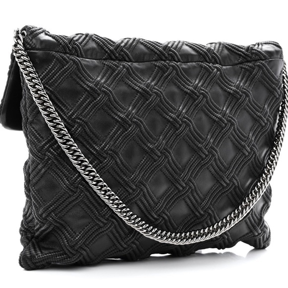 AUTHENTIC LARGE CHANEL WALK OF FAME LAMB SKIN FLAP - Picture 3 of 15